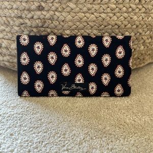 Vera Bradley cover. Excellent condition. Smoke free home.